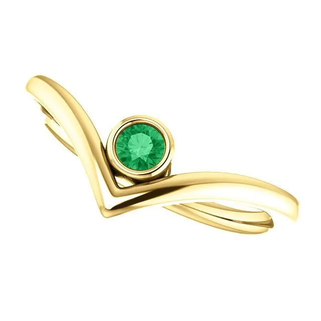 14KT GOLD 0.11 CT EMERALD SOLITAIRE BEZEL-SET "V" RING