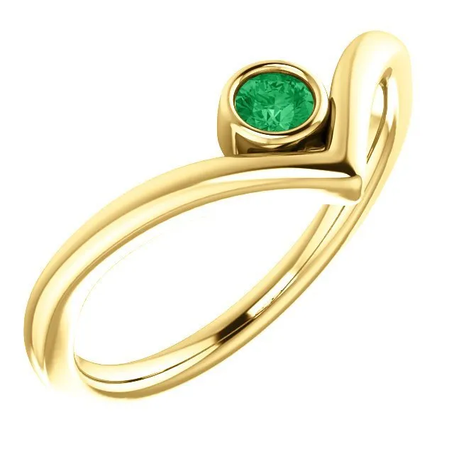 14KT GOLD 0.11 CT EMERALD SOLITAIRE BEZEL-SET "V" RING