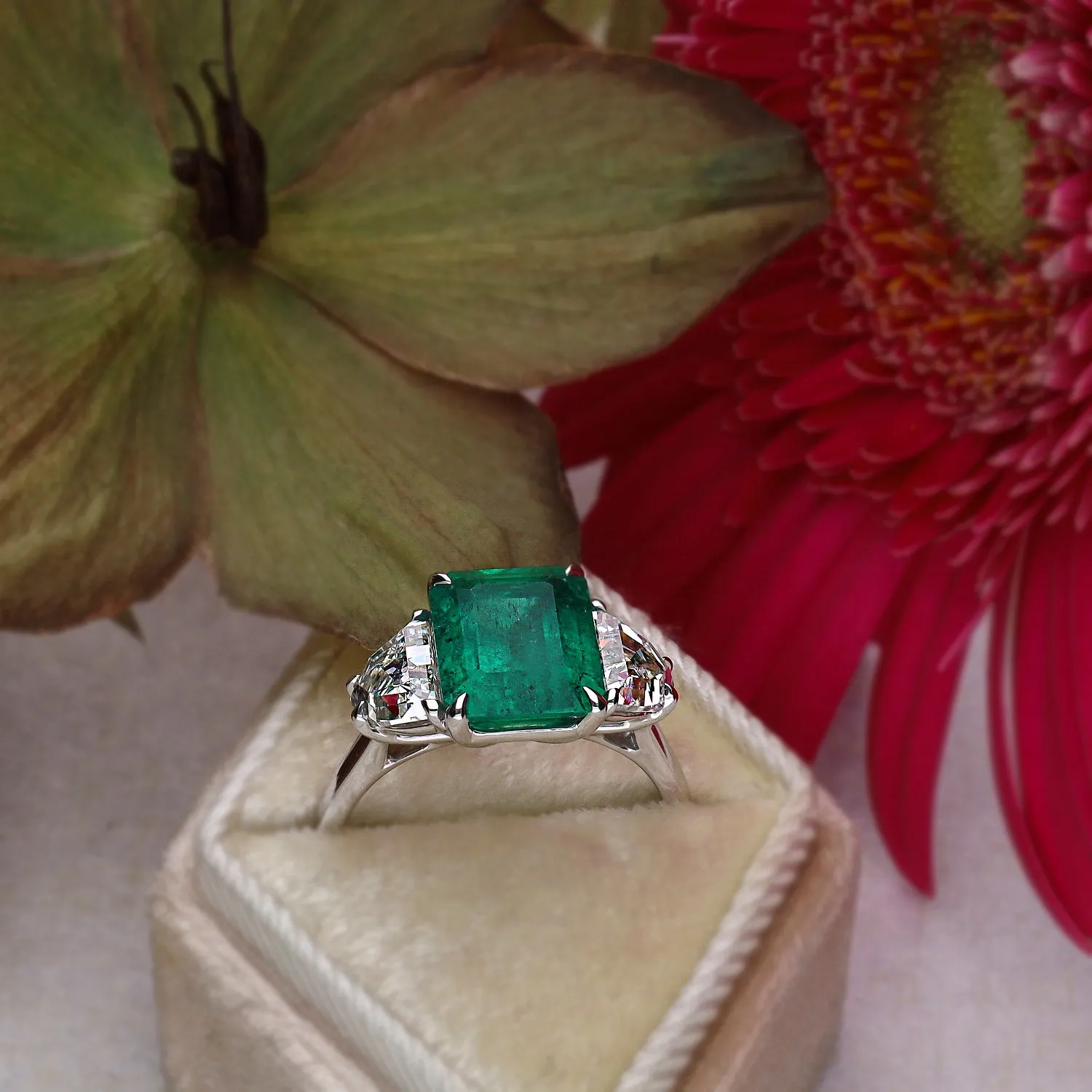 18K White Gold Colombia Emerald and Diamond Ring