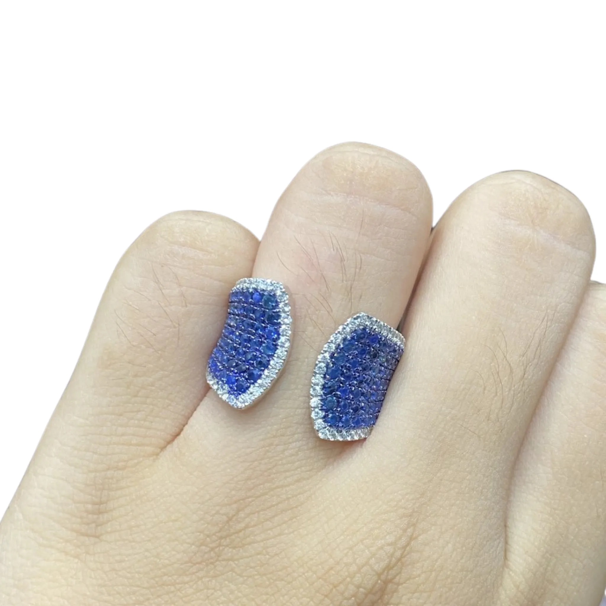 #LVNA2024 | Blue Sapphire Paved Diamond Ring 18kt